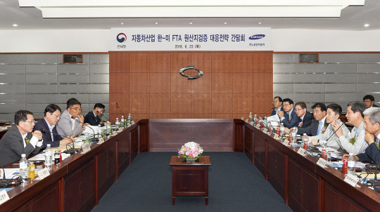 르노삼성자동차는 천홍욱 관세청장, 류원택 부산세관 통관국장 등 세관 고위관계자들과 르노삼성 협력업체 대표들이 함께 참석한 가운데 '자동차산업 한-미 자유무역협정(FTA) 원산지검증 대응전략 간담회'를 23일 개최했다. <르노삼성자동차 제공>